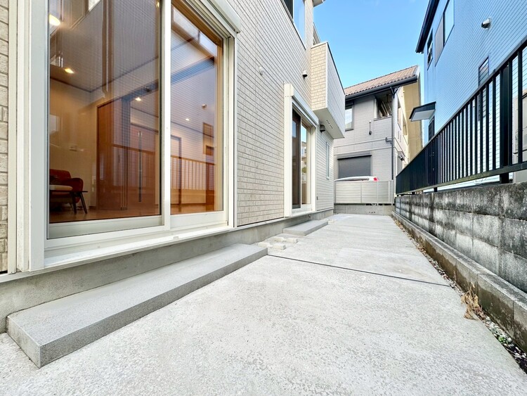 駐車場 本物件の駐車スペースです。車種制限のある場合もございますので、お気軽にお問い合わせくださいませ。