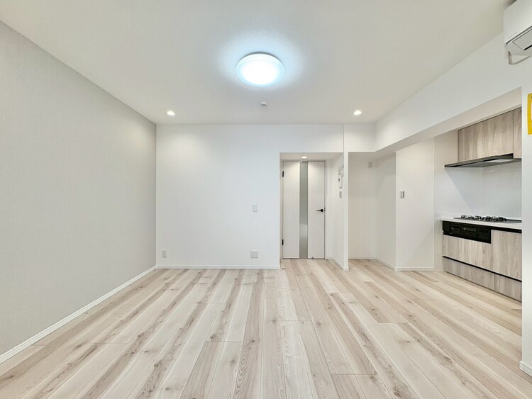 居間 忙しく過ぎゆく日常を置き去るほど、ゆったりした時間が流れるリビング。