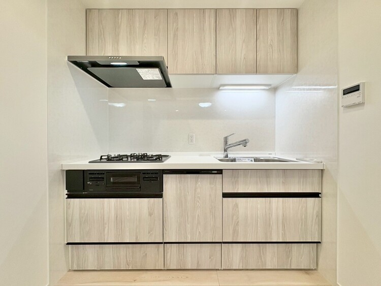 キッチン スマートな意匠と充実の機能を備えたキッチンが、暮らしにおいしい彩りを添えます。