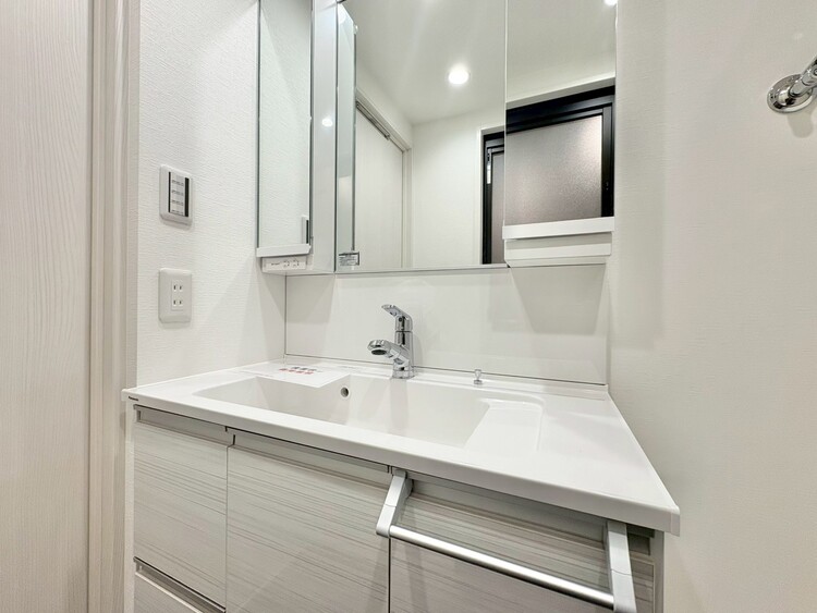 洗面 何かと物が増える場所だからこそ、スッキリと見映えの良い空間に。