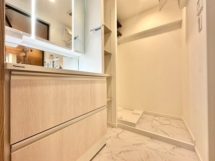 洗面 清潔感と心地よさを重視した、上質感漂うパウダールーム。