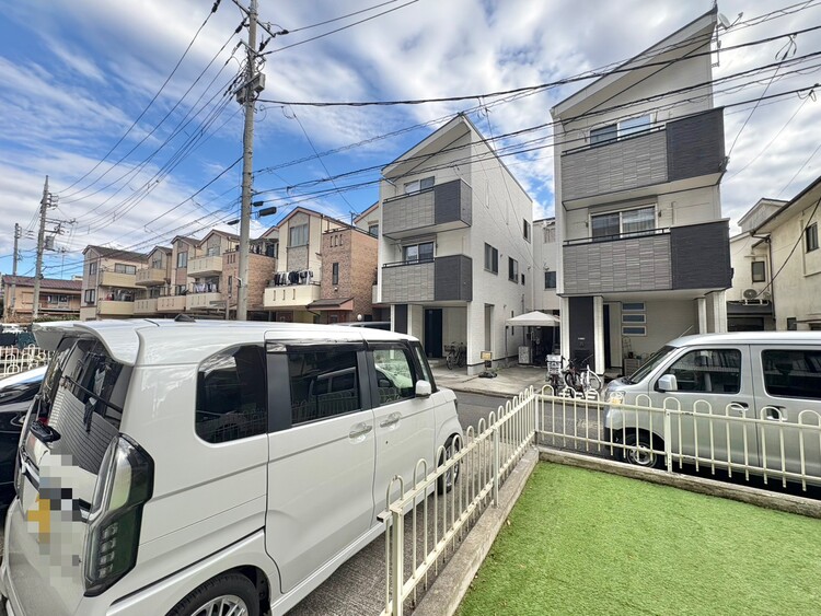 バルコニー 窓を開けると広がる青空。心をリフレッシュして日々を過ごしていきましょう。