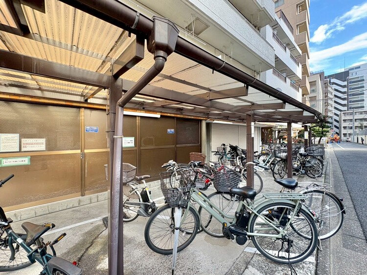 設備 きちんと整備された駐輪場。住む方の心遣いが感じられます。