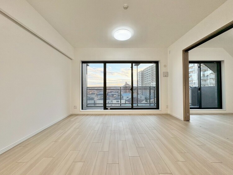 居間 快適に過ごす毎日を求めて、暮らしの中でご自身の「マイホーム」に創り上げてください。