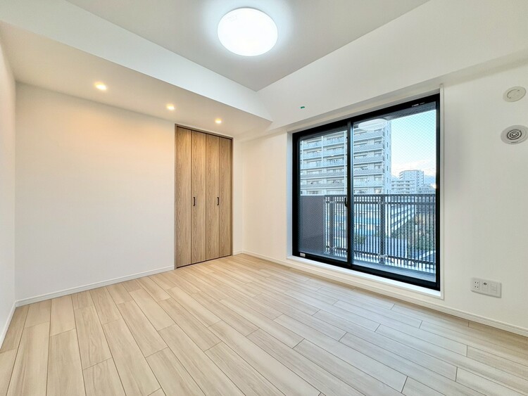 寝室 ベッドも十分に設置するスペースがあります。