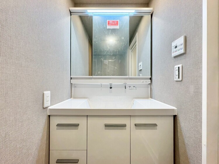 洗面 何かと物が増える場所だからこそ、スッキリと見映えの良い空間に。