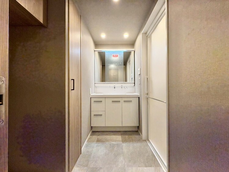 洗面 清潔感と心地よさを重視した、上質感漂うパウダールーム。