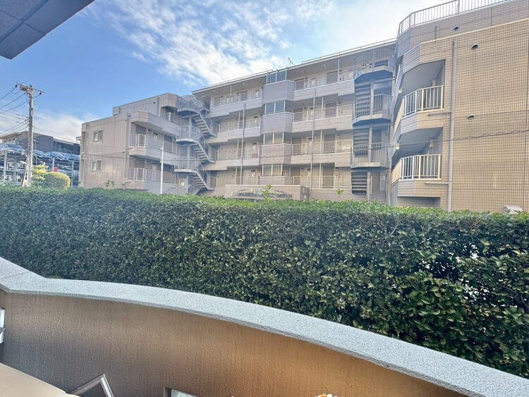 バルコニー 頬をなでる、優しい風を感じることが出来ます。