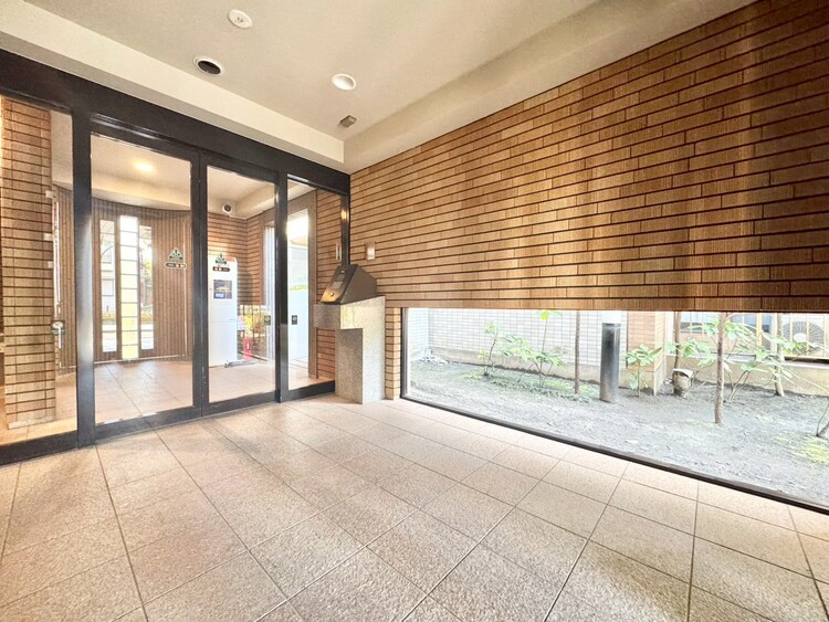 エントランス エントランス内部は、管理が行き届き清潔な共有スペースとなっています。