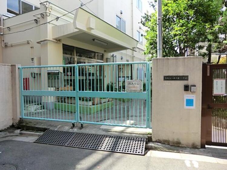 周辺 大田区立入新井第一小学校　370ｍ