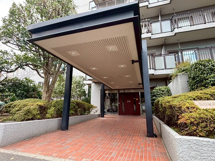 その他 上質感漂う玄関アプローチです。