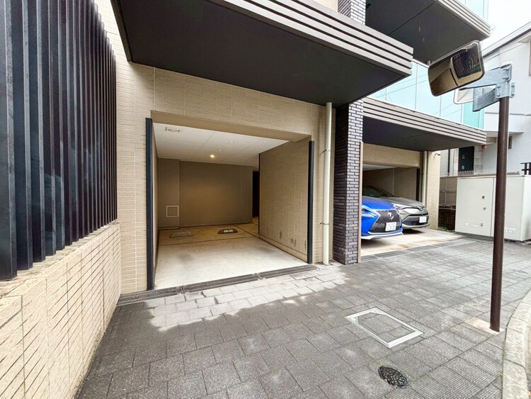 その他 駐車スペースが嬉しいですね。※空き状況は都度ご確認下さい。