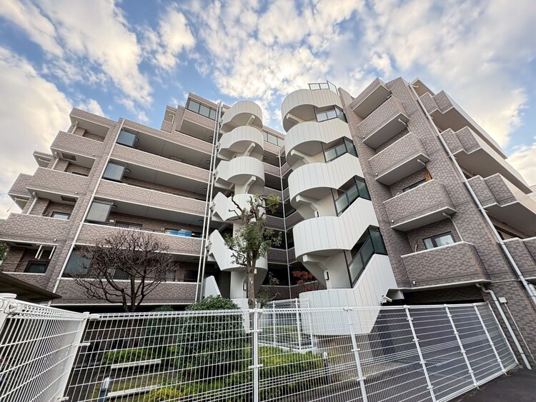 その他 飽きのこないシンプルモダンな外観です。