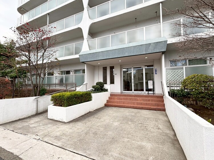 その他 上質感漂う玄関アプローチです。