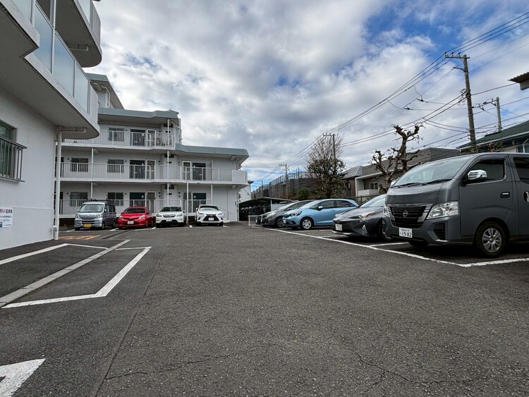 その他 駐車スペースが嬉しいですね。※空き状況は都度ご確認下さい。