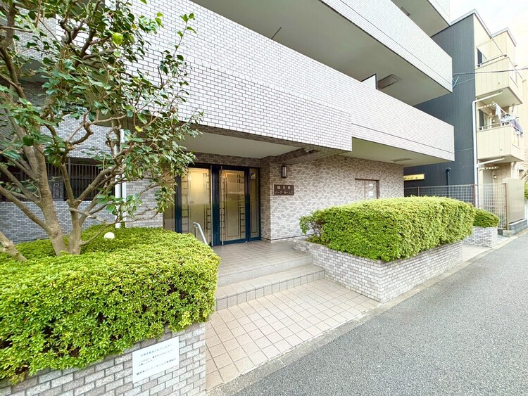 その他 上質感漂う玄関アプローチです。