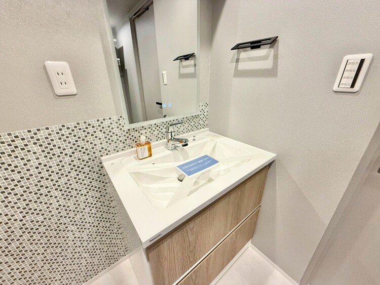 その他 清潔感を感じられる洗面化粧台。