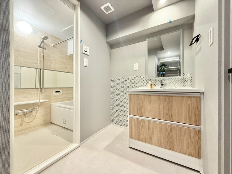 その他 十分な広さの脱衣所。