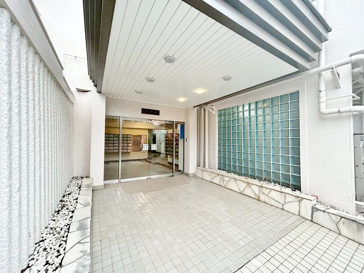 その他 上質感漂う玄関アプローチです。