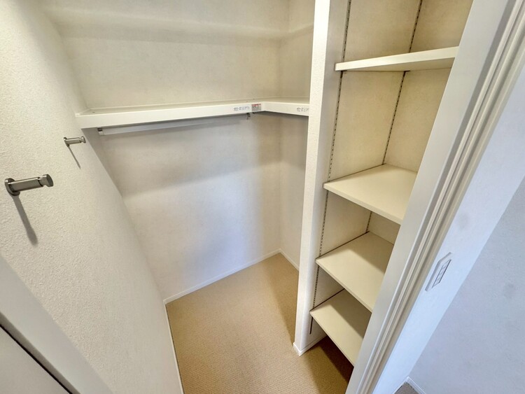 その他 収納スペースが付いていて、お部屋を広く使っていただけます。