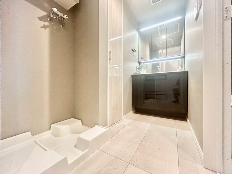 その他 十分な広さの脱衣所。