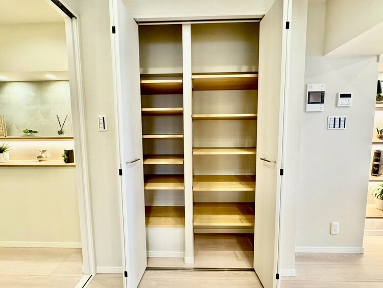 その他 家電やスーツケース、ストック品など何でも片付く嬉しい空間です。