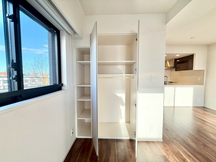 その他 収納スペースが付いていて、お部屋を広く使っていただけます。