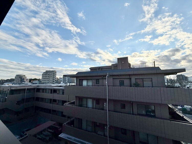 その他 眺望や窓からの景色が良いと、家で過ごす時間も快適です。