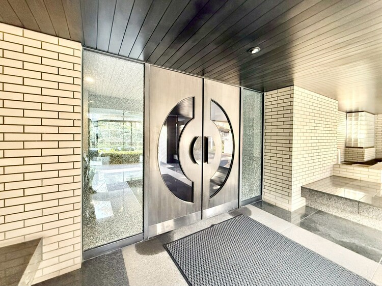 その他 上質感漂う玄関アプローチです。