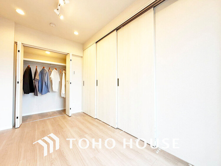 内装 シンプルですっきりとした室内は飽きのこない居心地の良い雰囲気