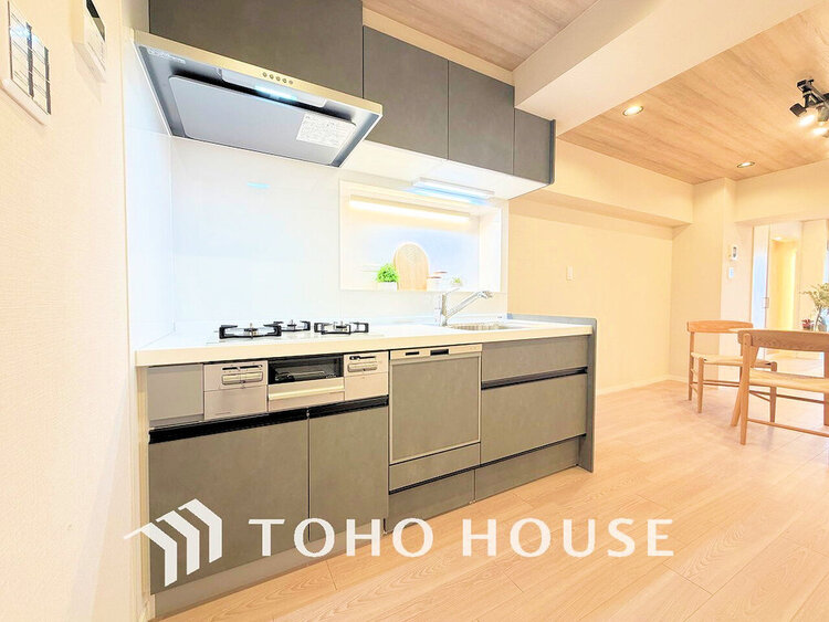 キッチン 落ち着きのあるカラーで統一された清潔感と気品が溢れるキッチン