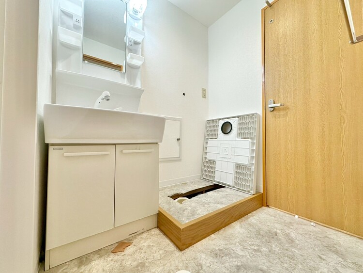 その他 十分な広さの脱衣所。