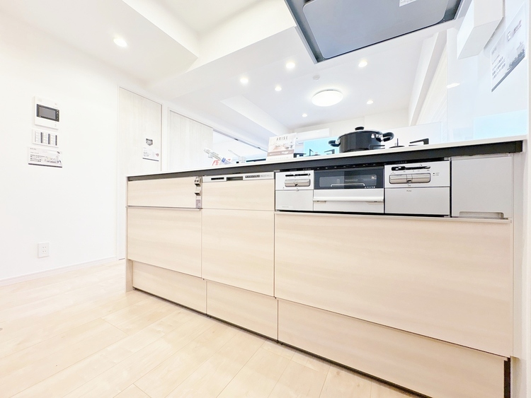 キッチン スマートな意匠と充実の機能を備えたキッチンが、暮らしにおいしい彩りを添えます。