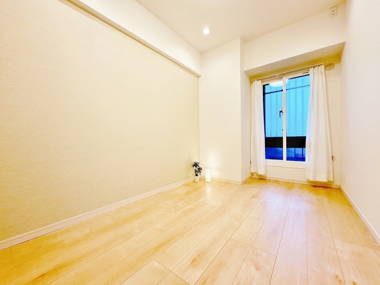 寝室 ベッドも十分に設置するスペースがあります。