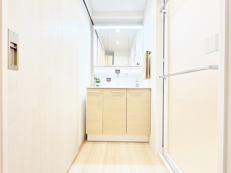 洗面 何かと物が増える場所だからこそ、スッキリと見映えの良い空間に。