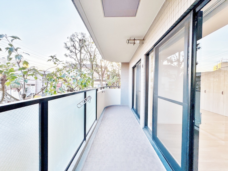 バルコニー 暮らしの中で、光と風を演出してくれるバルコニー。