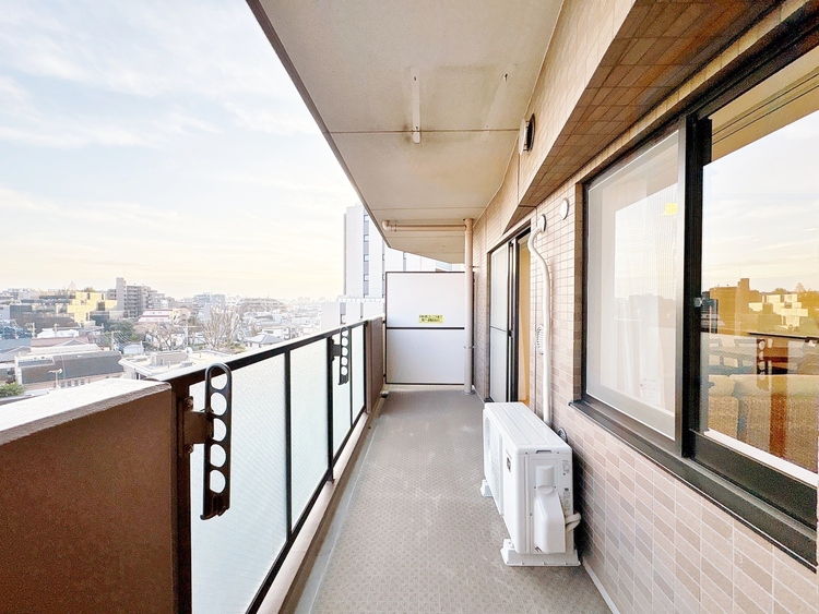 バルコニー 暮らしの中で、光と風を演出してくれるバルコニー。