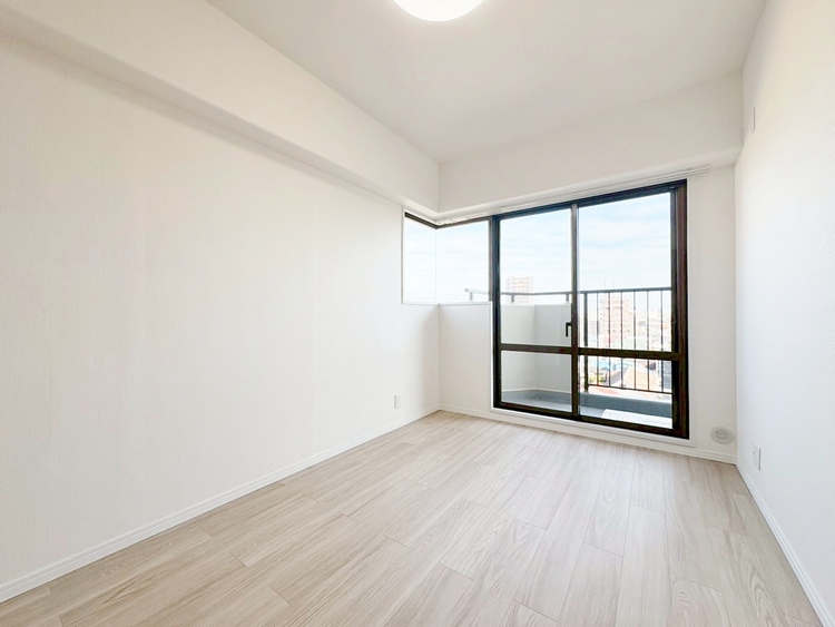 寝室 ベッドも十分に設置するスペースがあります。