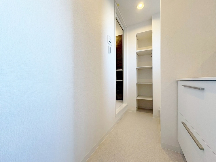 洗面 清潔感と心地よさを重視した、上質感漂うパウダールーム。