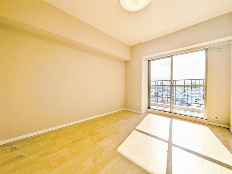 寝室 ベッドも十分に設置するスペースがあります。