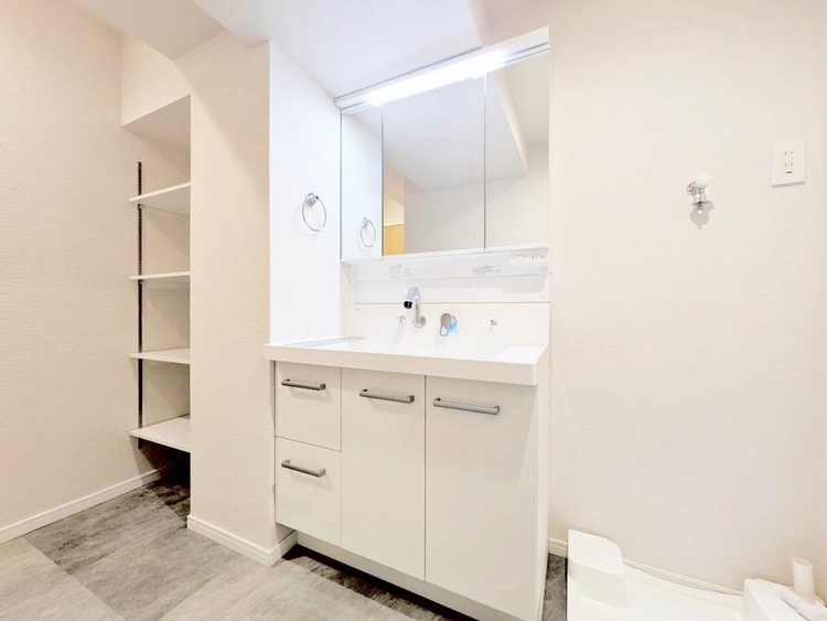 洗面 何かと物が増える場所だからこそ、スッキリと見映えの良い空間に。