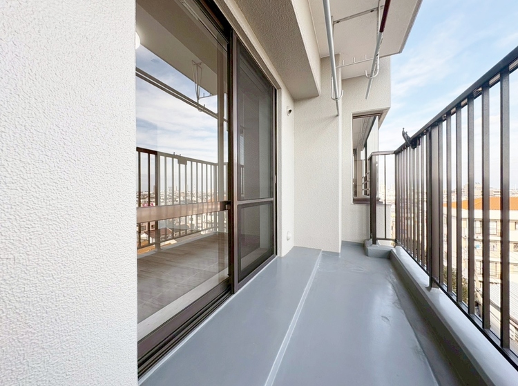 バルコニー 暮らしの中で、光と風を演出してくれるバルコニー。