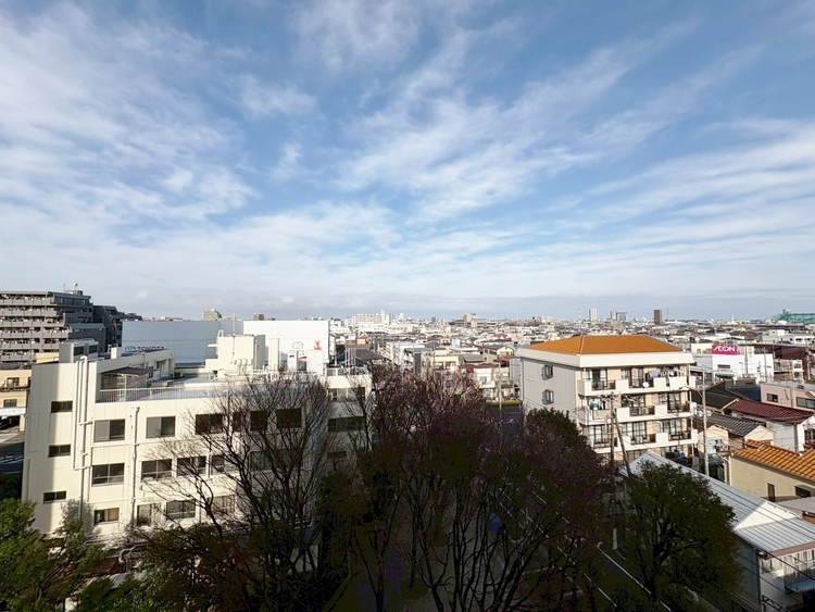 バルコニー 頬をなでる、優しい風を感じることが出来ます。