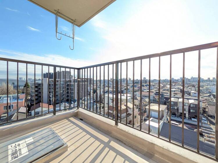 バルコニー 暮らしの中で、光と風を演出してくれるバルコニー。