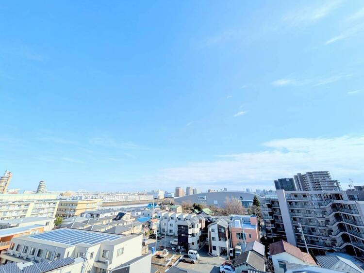 バルコニー 窓を開けると広がる青空。心をリフレッシュして日々を過ごしていきましょう。