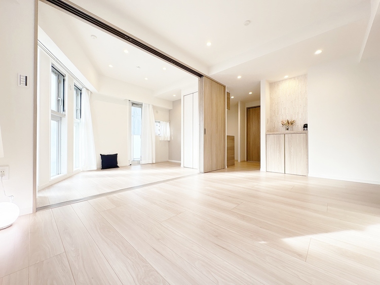 居間 快適に過ごす毎日を求めて、暮らしの中でご自身の「マイホーム」に創り上げてください。