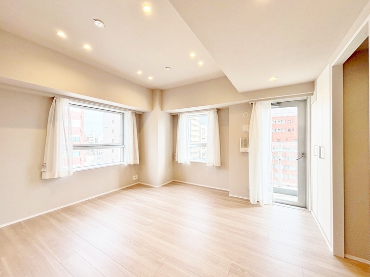 居間 居心地の良い空気感は、暮らしのステージを彩り、心からのやすらぎと満足感を与えてくれます。