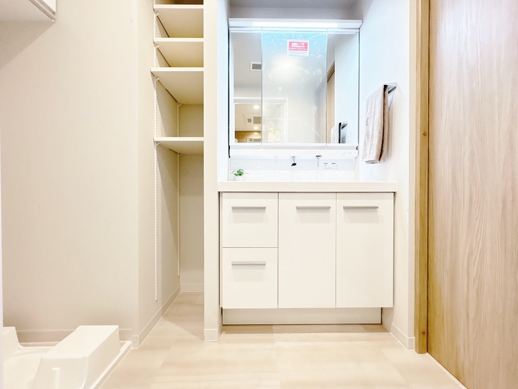 洗面 何かと物が増える場所だからこそ、スッキリと見映えの良い空間に。