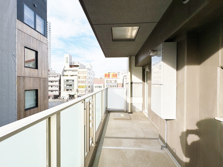 バルコニー 暮らしの中で、光と風を演出してくれるバルコニー。