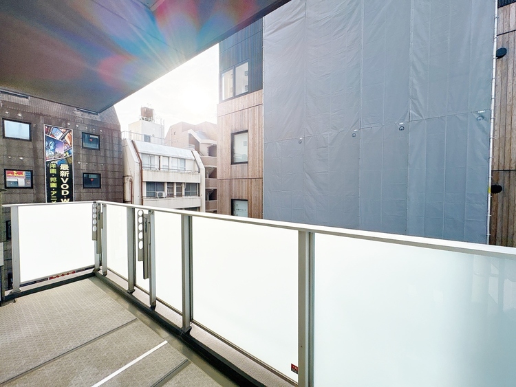 バルコニー 頬をなでる、優しい風を感じることが出来ます。